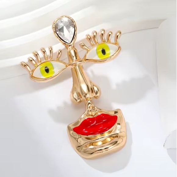 Abstract Face Brooch with Red Lips and Yellow Eyes - Picture 4 of 11
